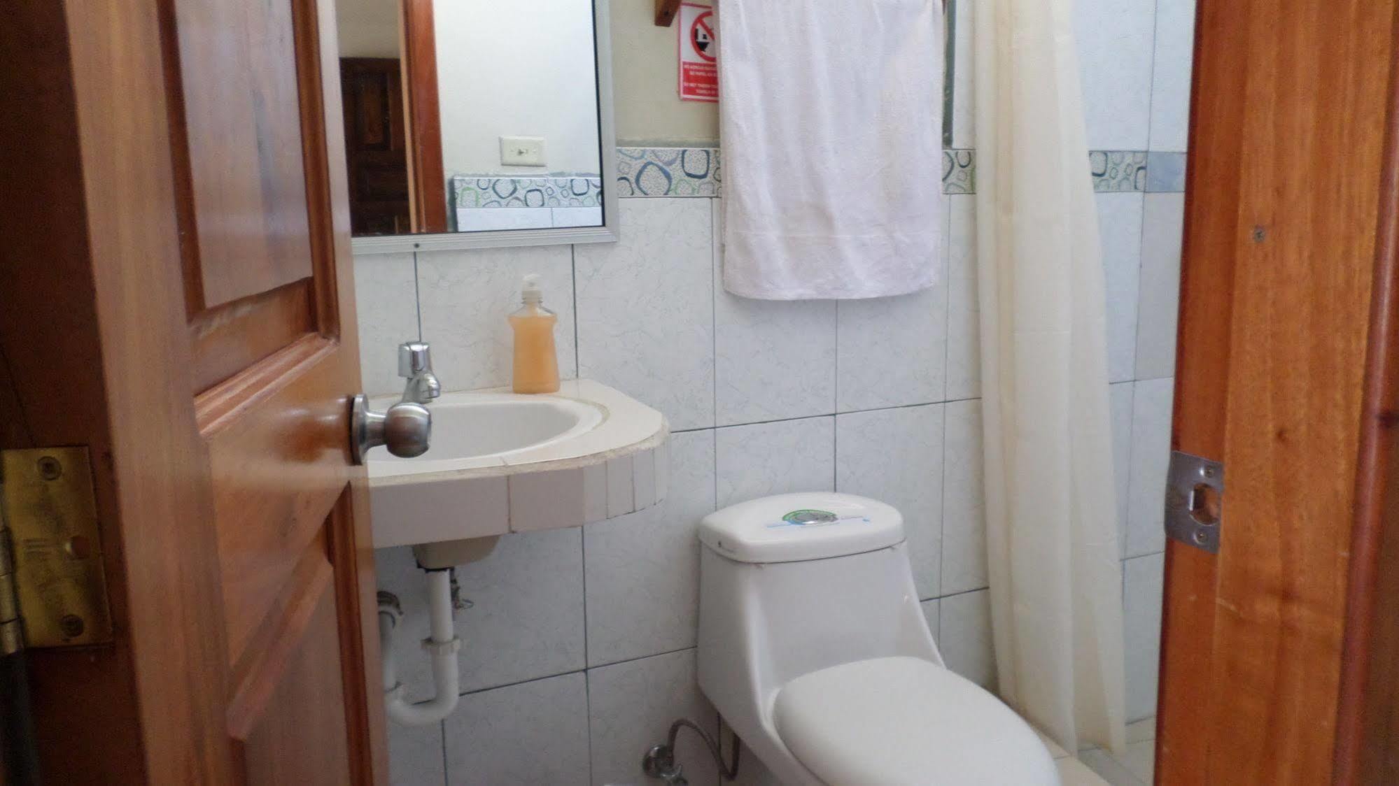 Hostal Miconia Puerto Ayora  Ngoại thất bức ảnh
